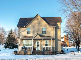 101 3rd St NW, Hopkinton, IA 52237