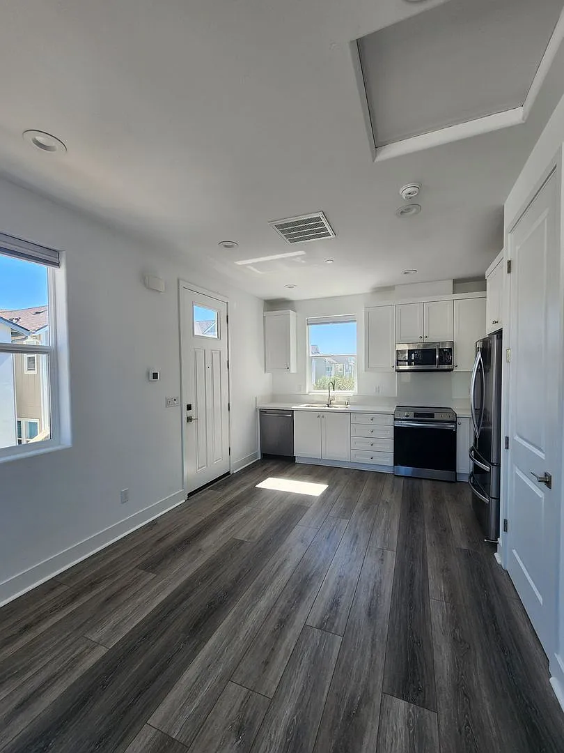 1 Bed/1Bath Upstairs Apartment Located in the SLO Ranch Area — Photo 3
