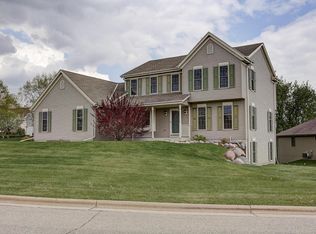 221 Chapel Hill Dr, Johnson Creek, WI 53038