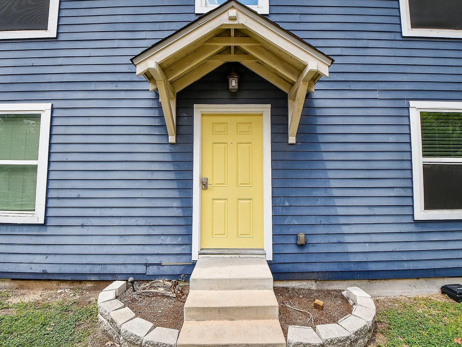 1009 Enid St — Photo 4