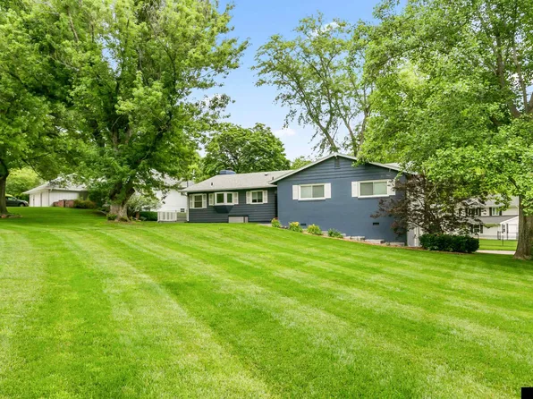 2135 Mullen Rd, Omaha, NE 68124