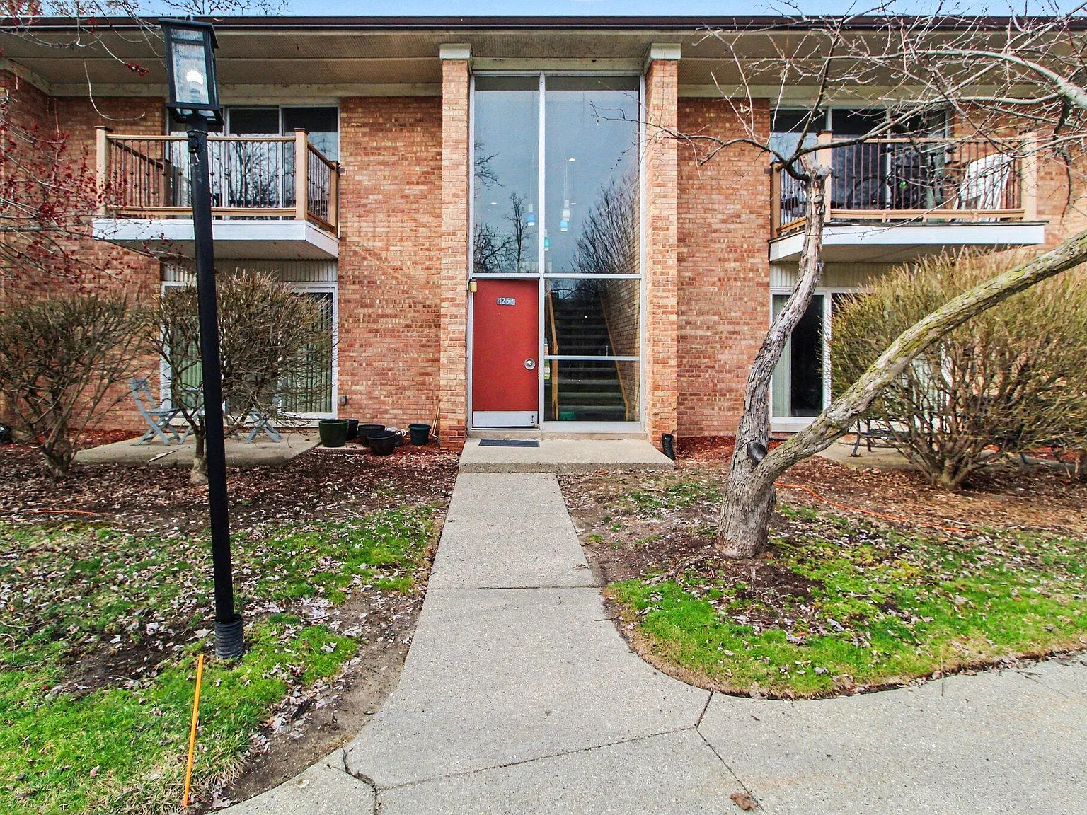 2 bed, 1.0 bath, 871 sqft, $1,800 — Photo 2