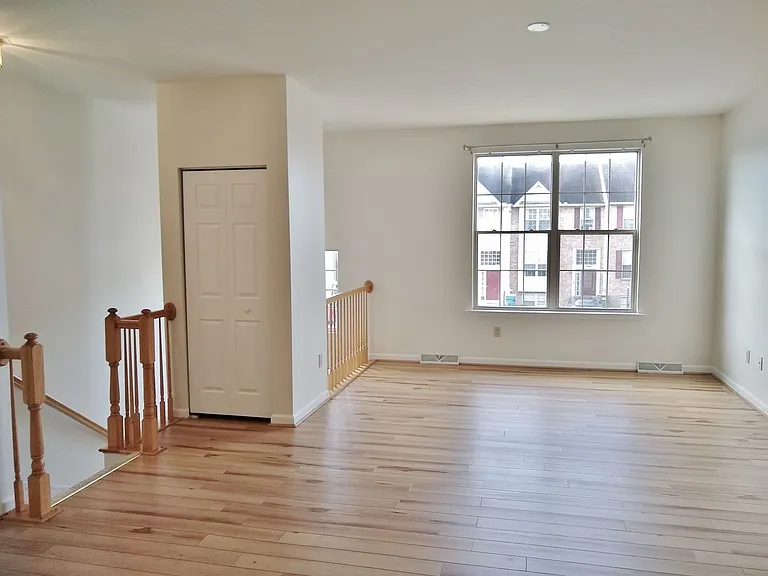 1283 Wanda Dr — Photo 3
