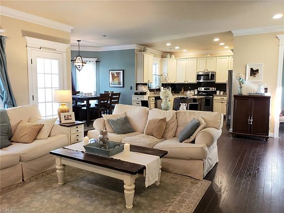 3rd image of 5208 Oakengate Dr