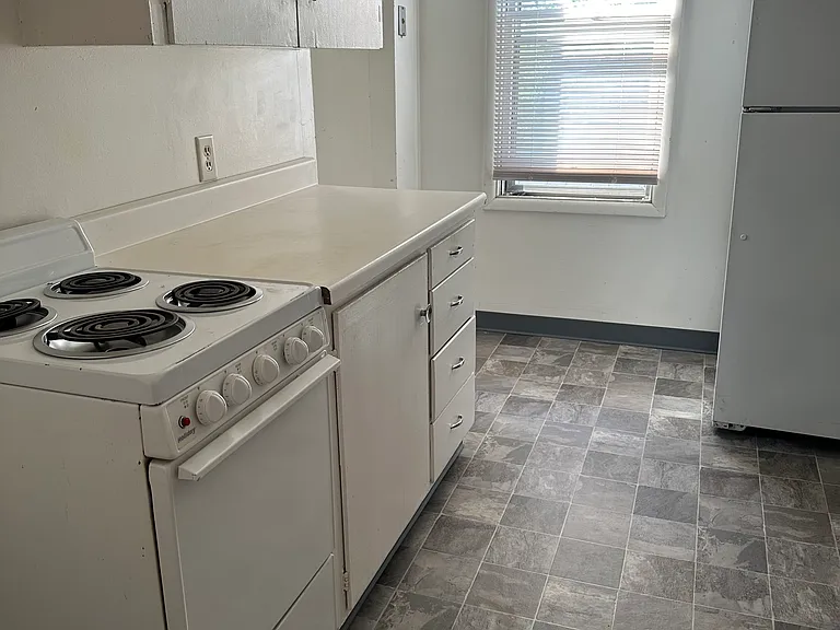 312 3rd Ave W #4 — Photo 5