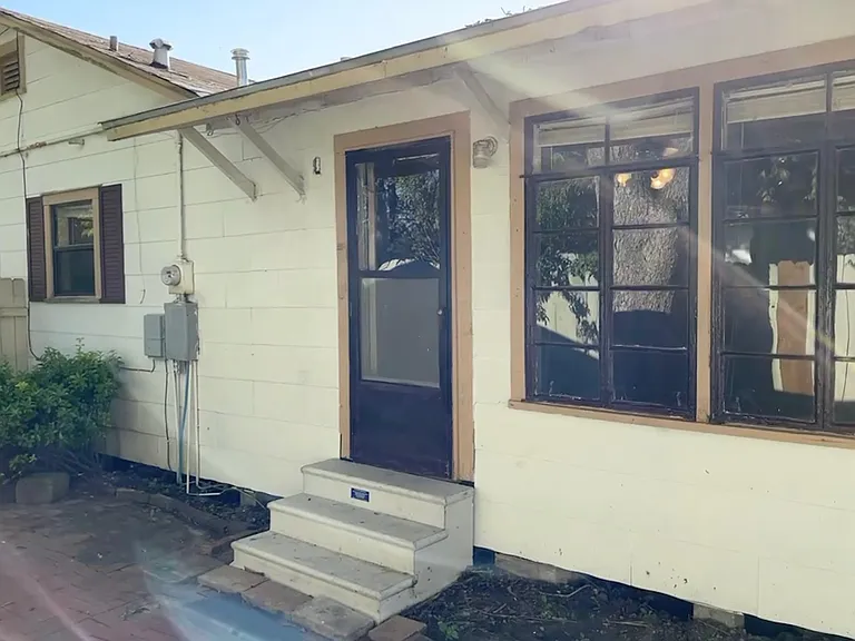 365 E Irby St — Photo 23