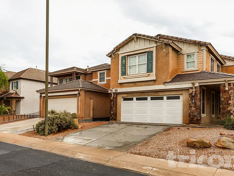 3712 N 310th Ln — Photo 16