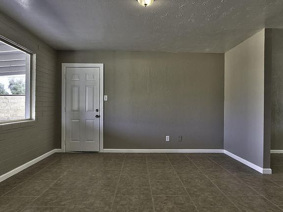 5th image of 3126 N 44th Ln