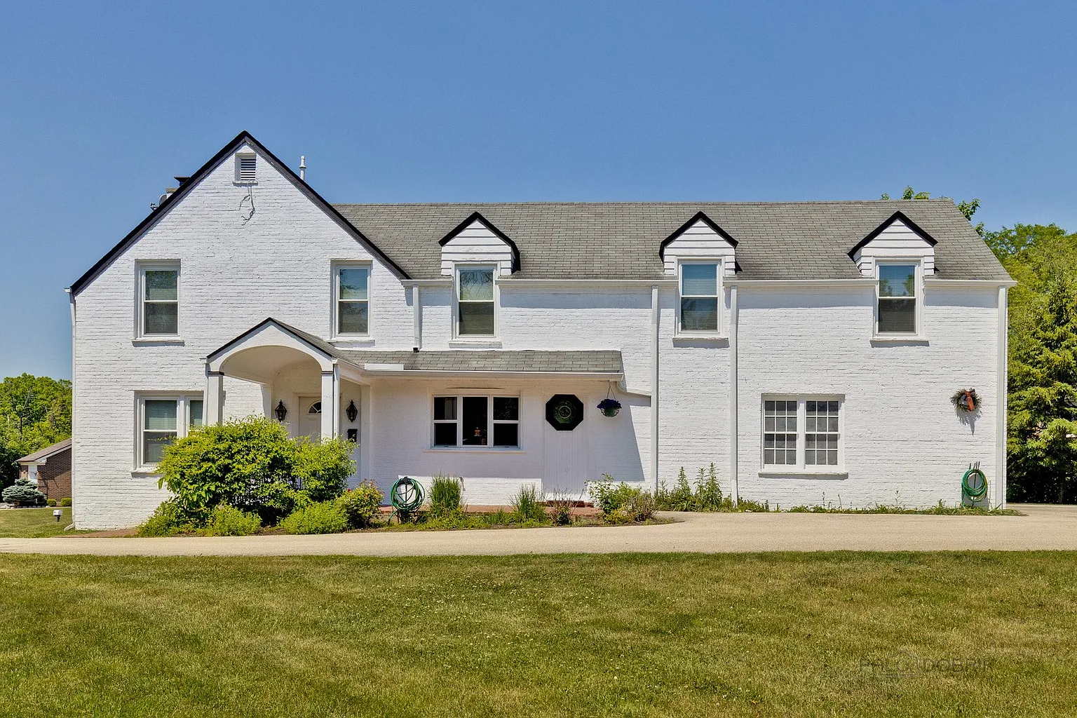 8 Middlebury Ln photo 1