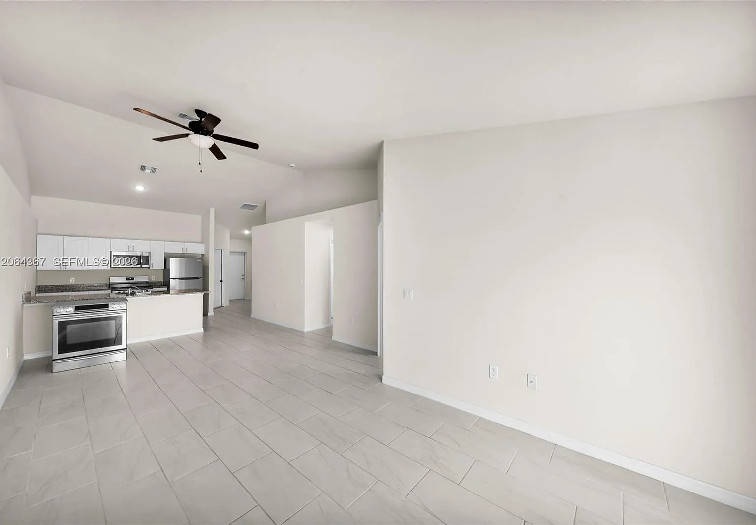 3 bed, 2.0 bath, $1,800 — Photo 4