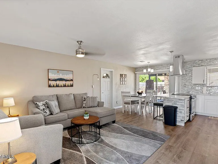 1014 W Angela Dr — Photo 5