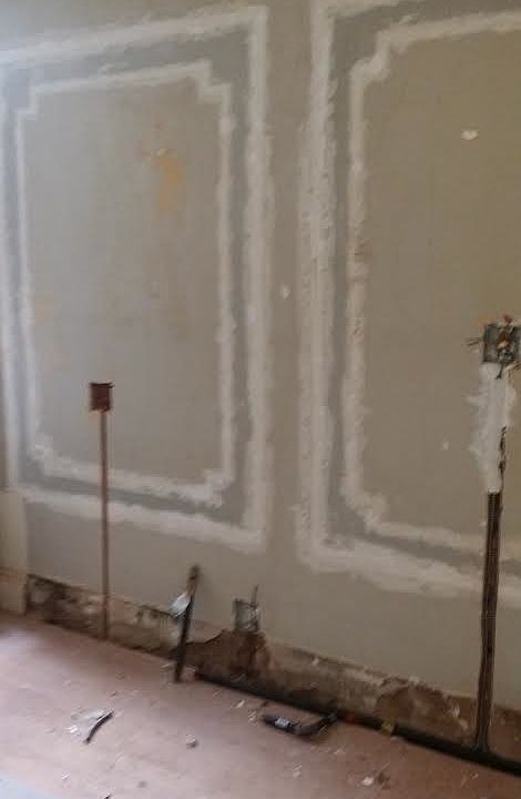 2nd image of 810 Seneca Ave APT 1L