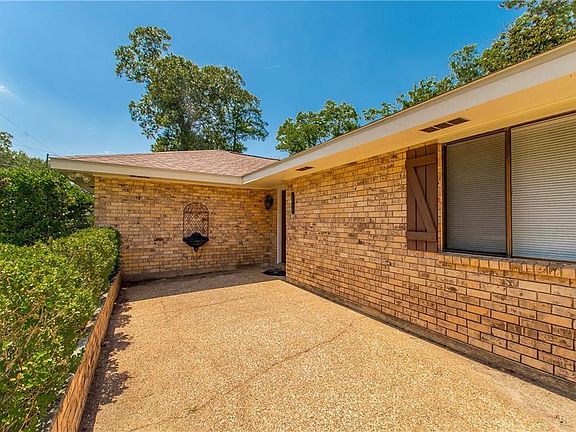 3rd image of 1018 Esterbrook Rd