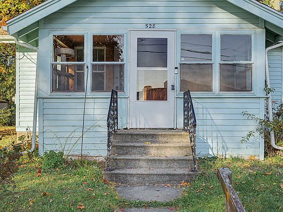 3rd image of 528 Fern Ave
