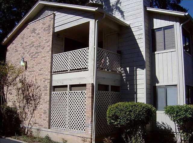 1st image of 421 W San Antonio St