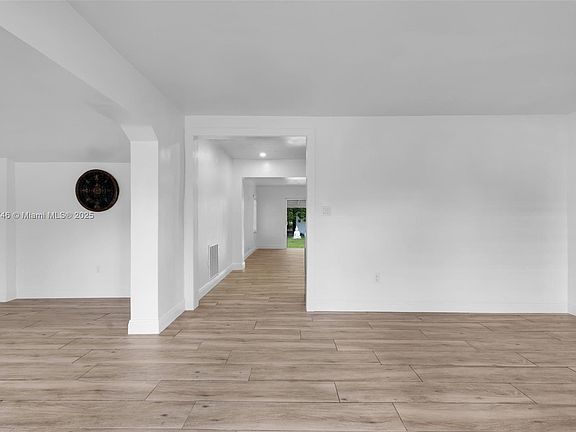 4th image of 3427 SW 64th Ave
