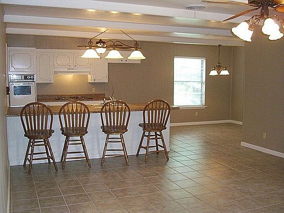 3rd image of 4213 Plantation Dr
