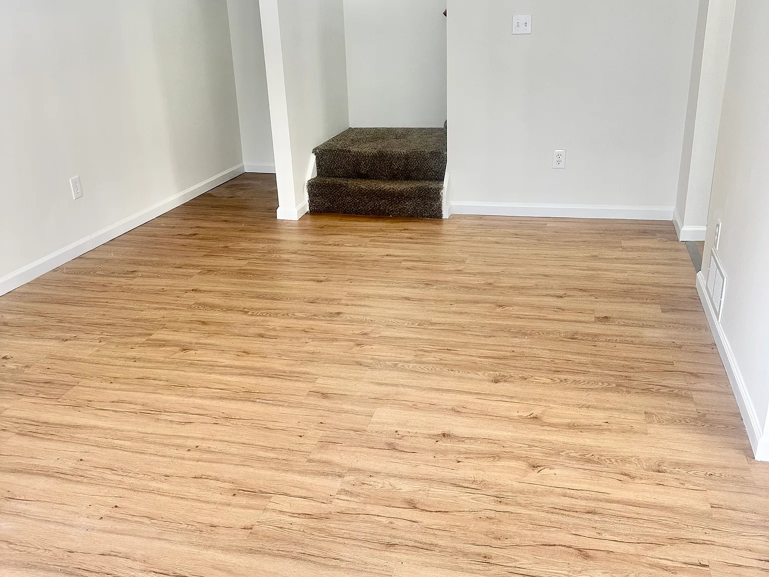 2 bed, 1.5 bath, 1100 sqft, $1,800 — Photo 2