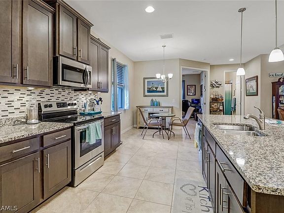 4th image of 3068 Amadora Cir