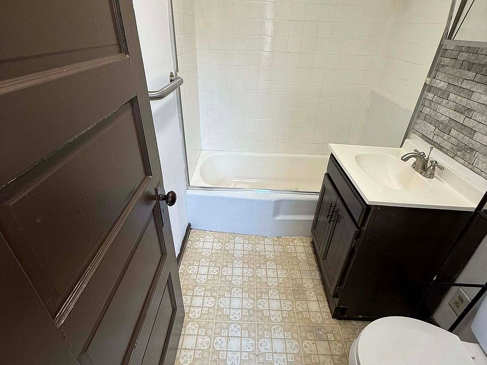 2nd image of 3114 E Pike S #11564547