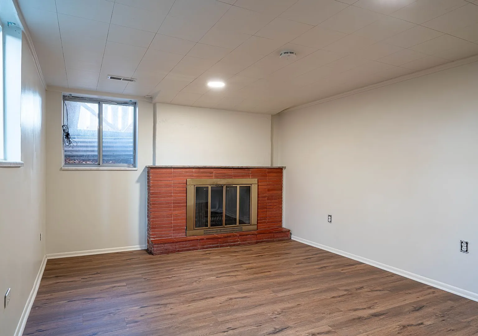 Spacious 2-Bed Basement Apartment, Utilities Included | Millcreek — Photo 2