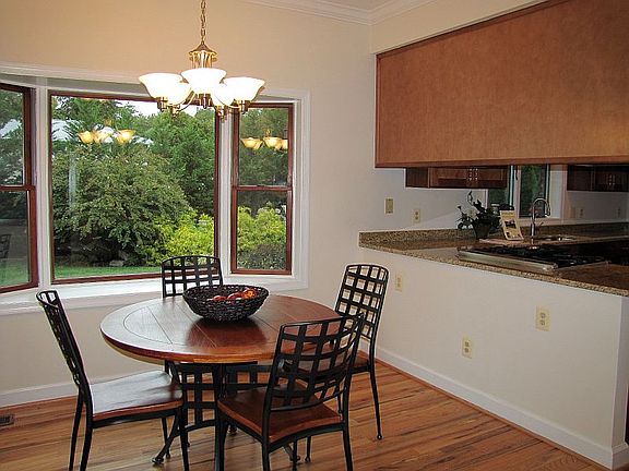 5th image of 7802 Marthas Ln