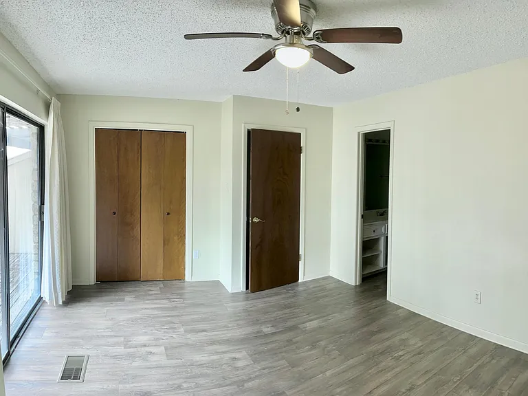 300 Lucy Ln — Photo 7