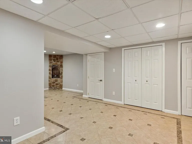 125 Vernon Ct — Photo 34