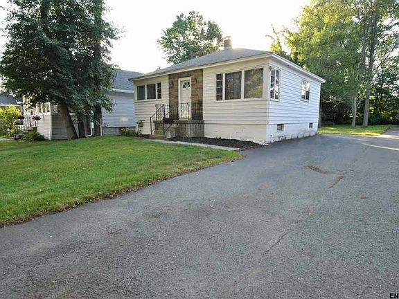 2nd image of 52 McNutt Ave