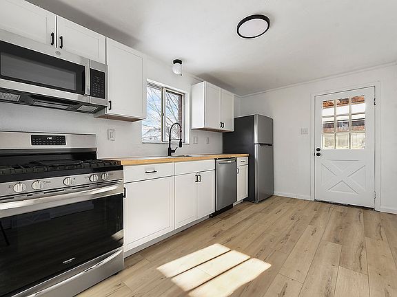 3rd image of 220 W 9th Ave Floor 2