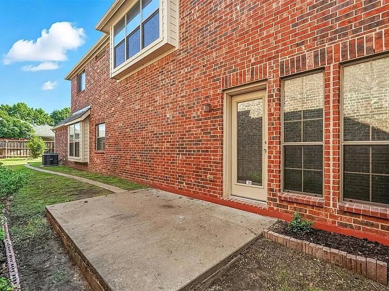 2101 Broadstone Dr — Photo 27