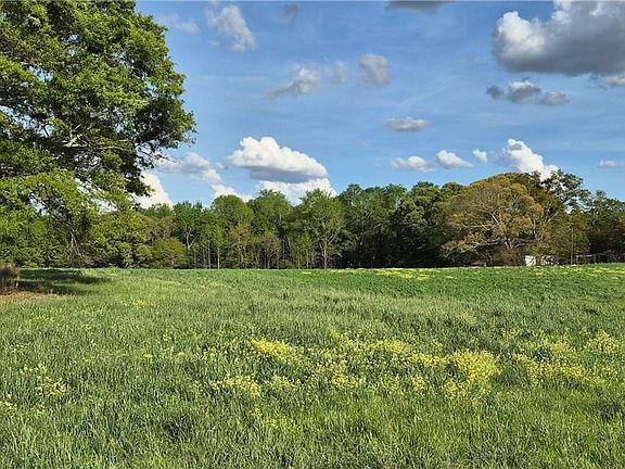 3rd image of 750 Poca Road