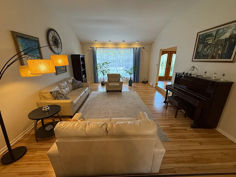 806 Warfield Ln — Photo 29
