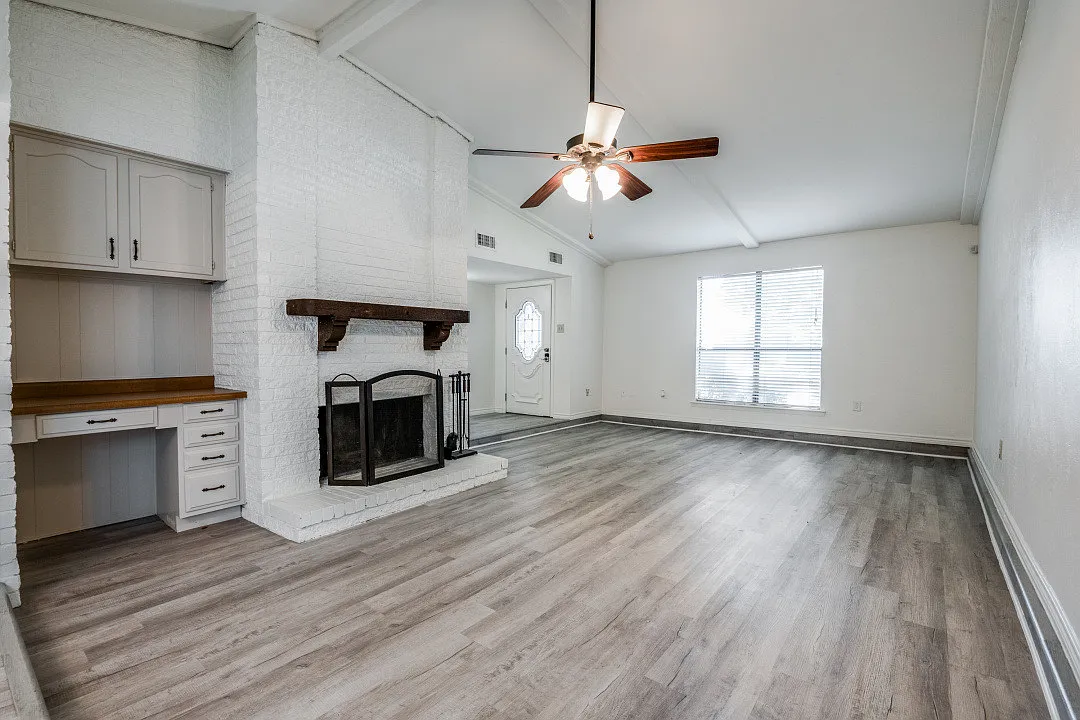 6013 Frontier Ln — Photo 4