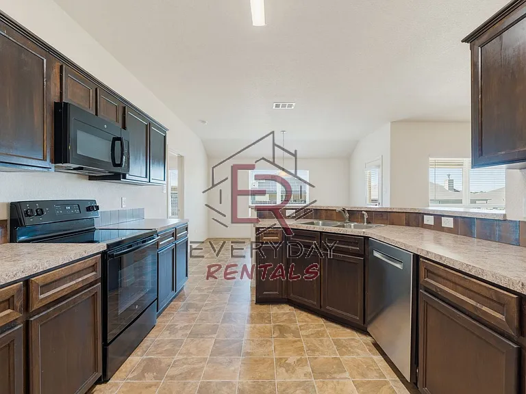 6705 Black Springs Dr — Photo 7