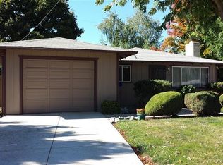 112 4th St, Talent, OR 97540