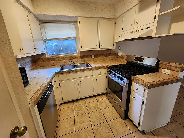 608 1/2 Genard St #B — Photo 7