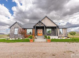 161 Snake River Dr, American Falls, ID 83211