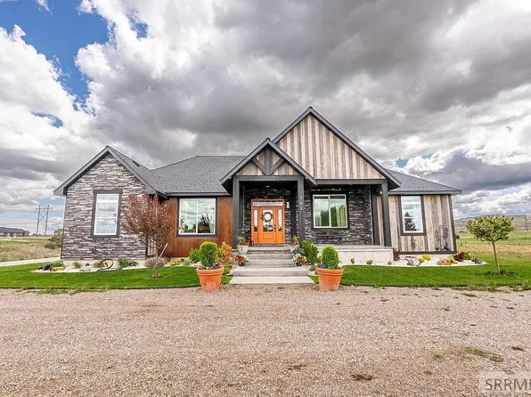 161 Snake River Dr, American Falls, ID 83211