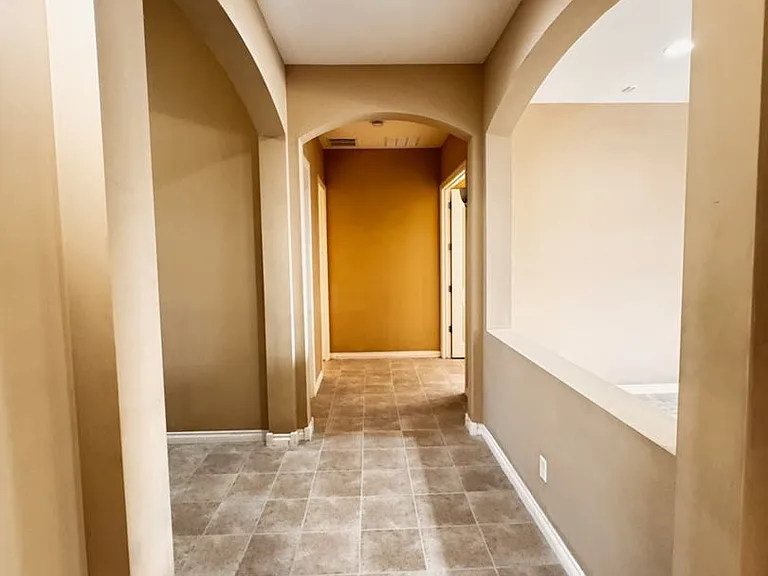 268 E Powell Way — Photo 15