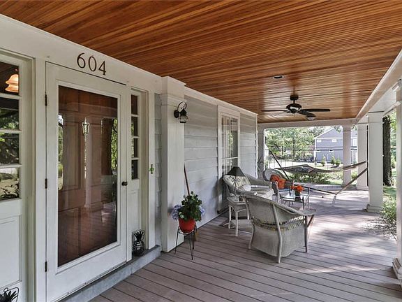 5th image of 604 N Woodlawn Ave