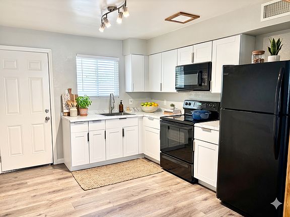 4th image of 412 N 17th Dr #4