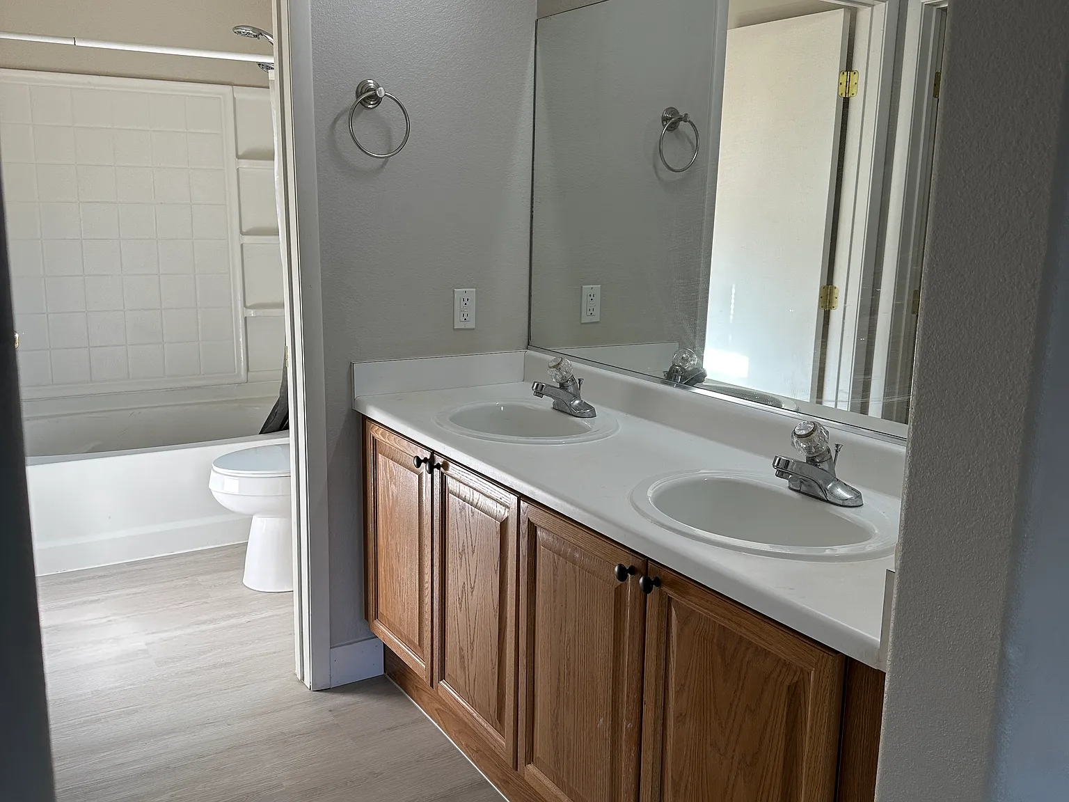 2 bed, 1060 sqft, $1,750 — Photo 3