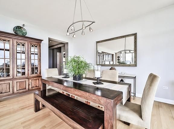 4th image of 1335 S Prairie Ave #1126