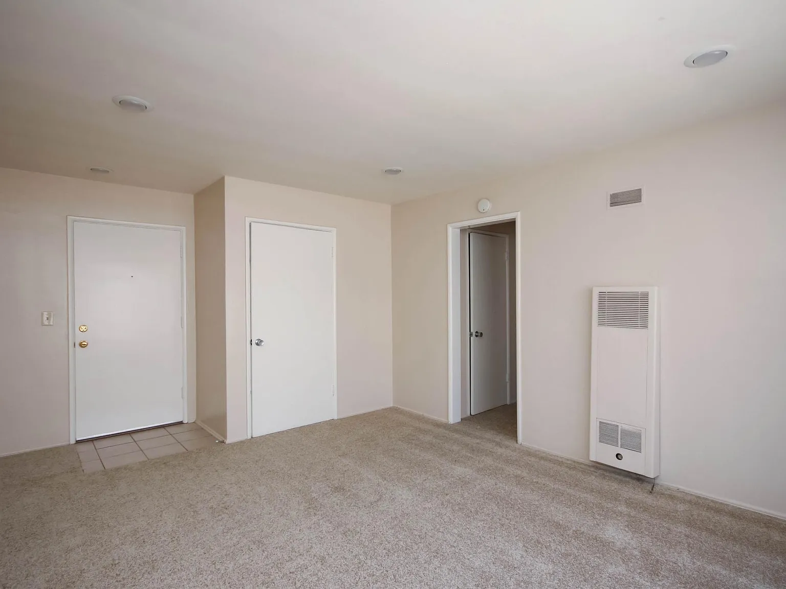 343 S Madison Ave — Photo 3