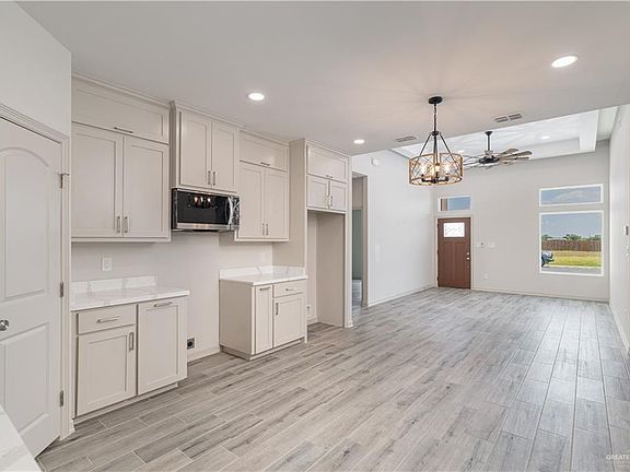4th image of 2118 Trinity St