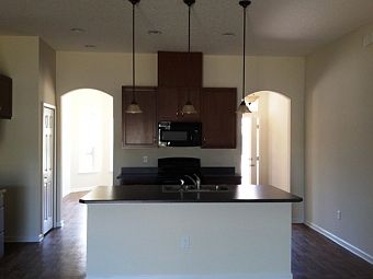4th image of 148 E New England Dr
