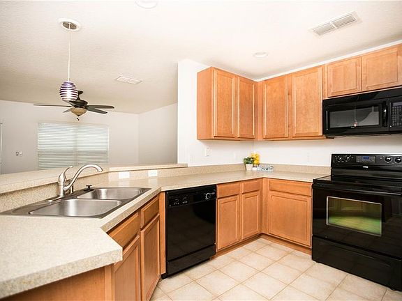 4th image of 1004 Chalcedony St