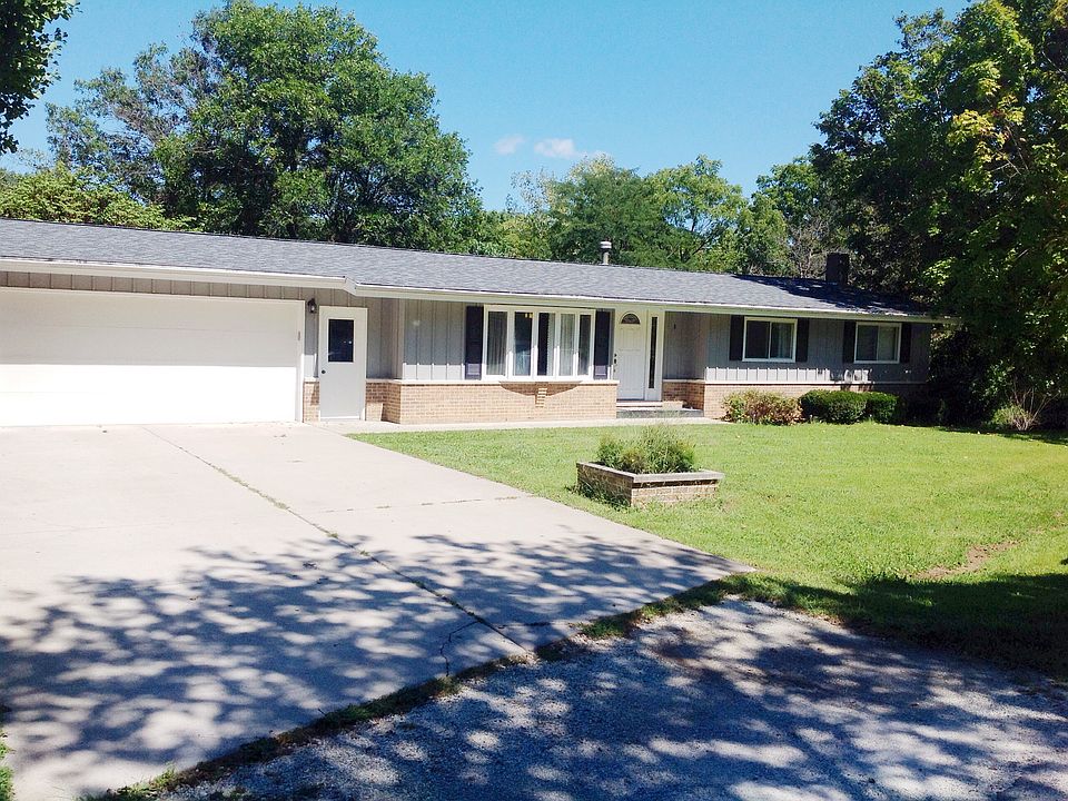 1st image of 8 Oakwood Ln