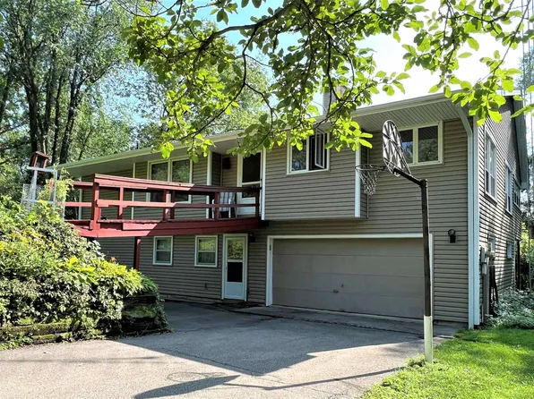 4150 N Lonergan Ln, East Dubuque, IL 61025